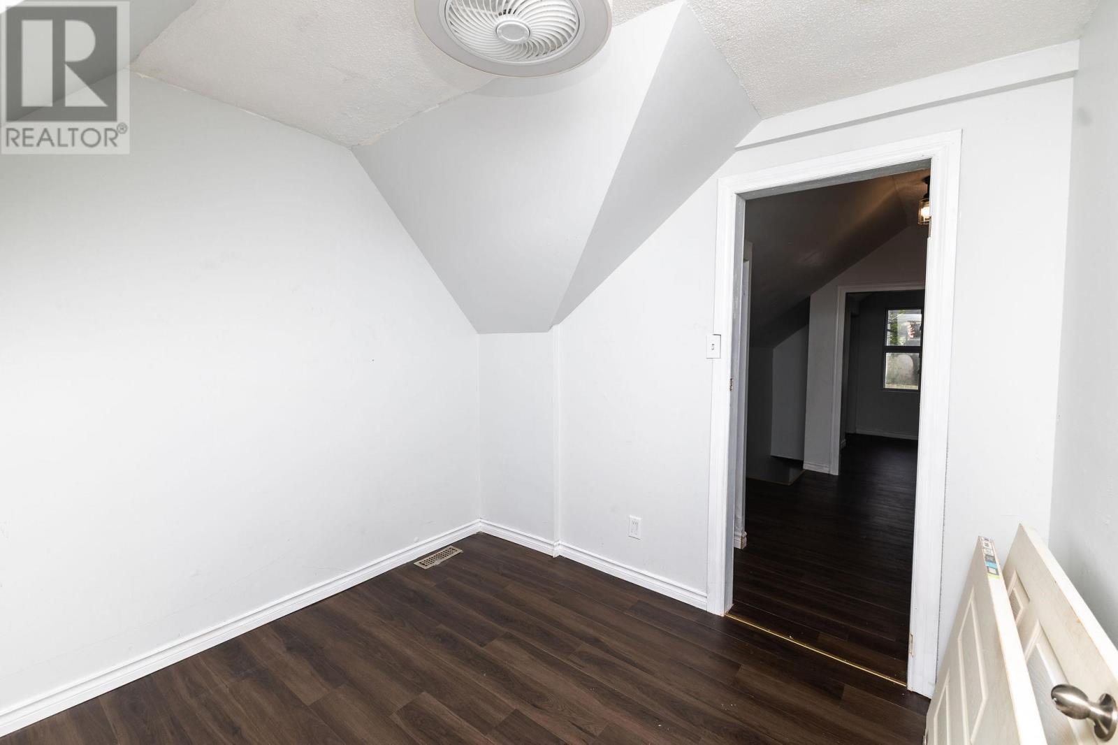 55 Grosvenor Ave, Sault Ste. Marie, Ontario  P6B 2L8 - Photo 18 - SM252353