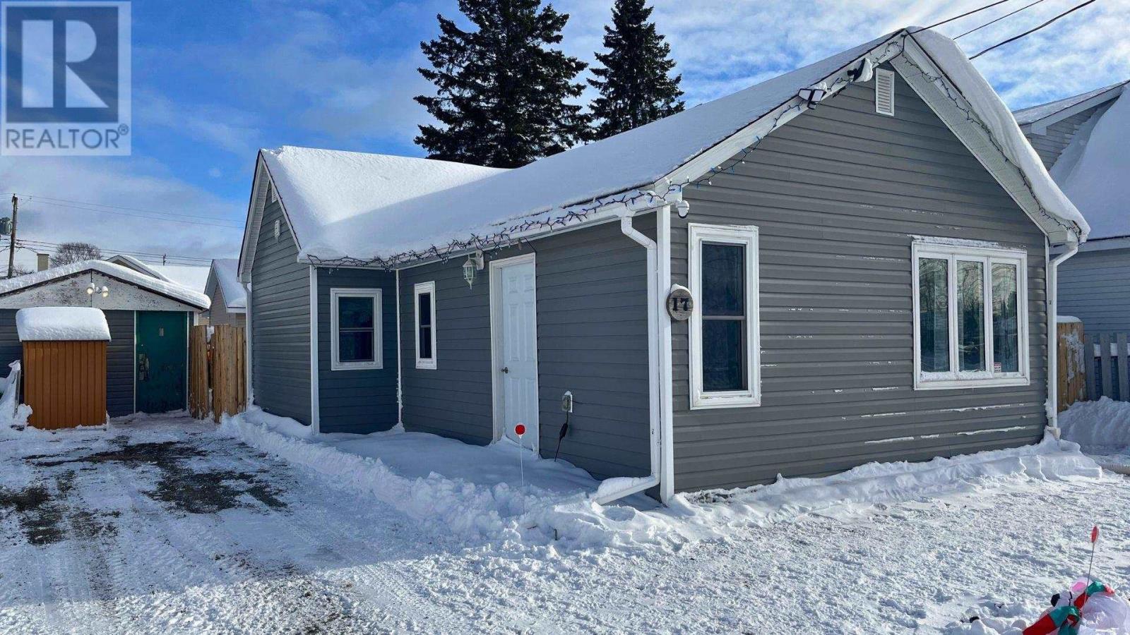 17 Third Ave, Wawa, Ontario P0S 1K0 - Photo 1 - SM253394