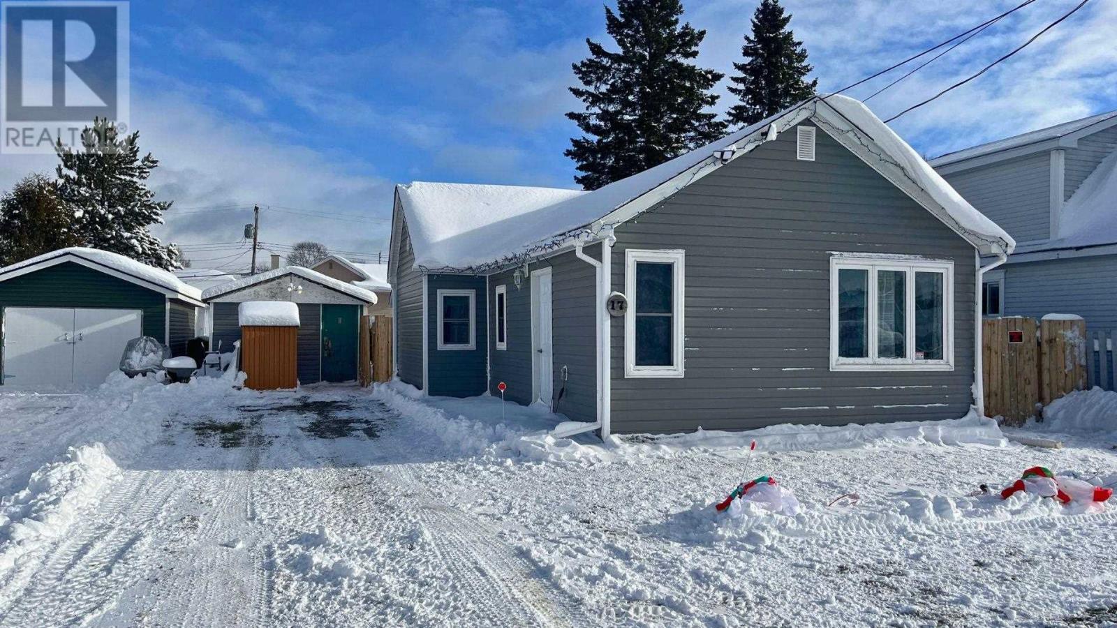 17 Third Ave, Wawa, Ontario P0S 1K0 - Photo 2 - SM253394