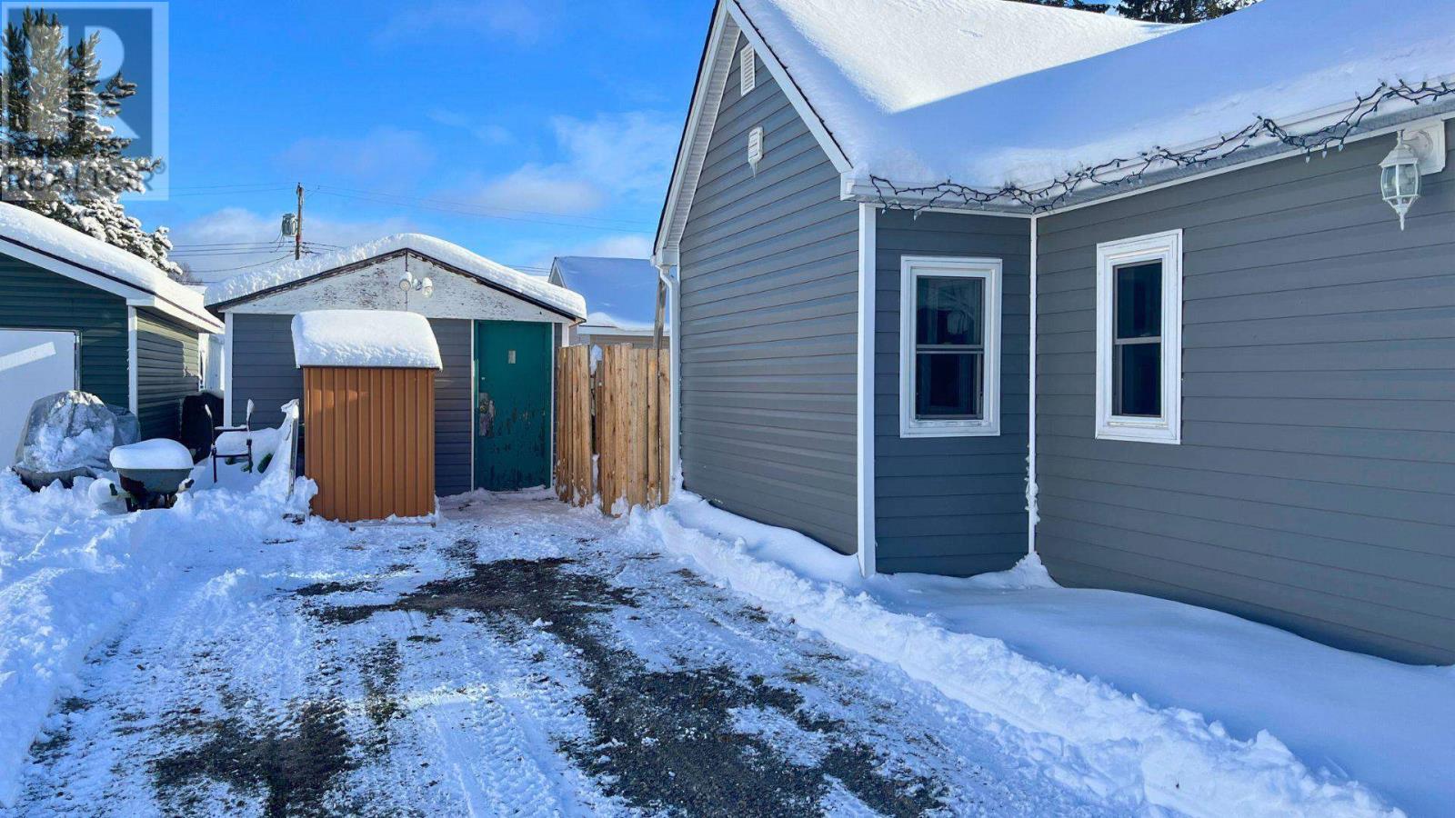 17 Third Ave, Wawa, Ontario P0S 1K0 - Photo 3 - SM253394