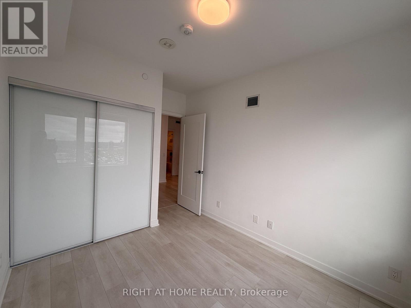 1801 - 5 Defries Street, Toronto, Ontario  M5A 0W7 - Photo 11 - C12481869