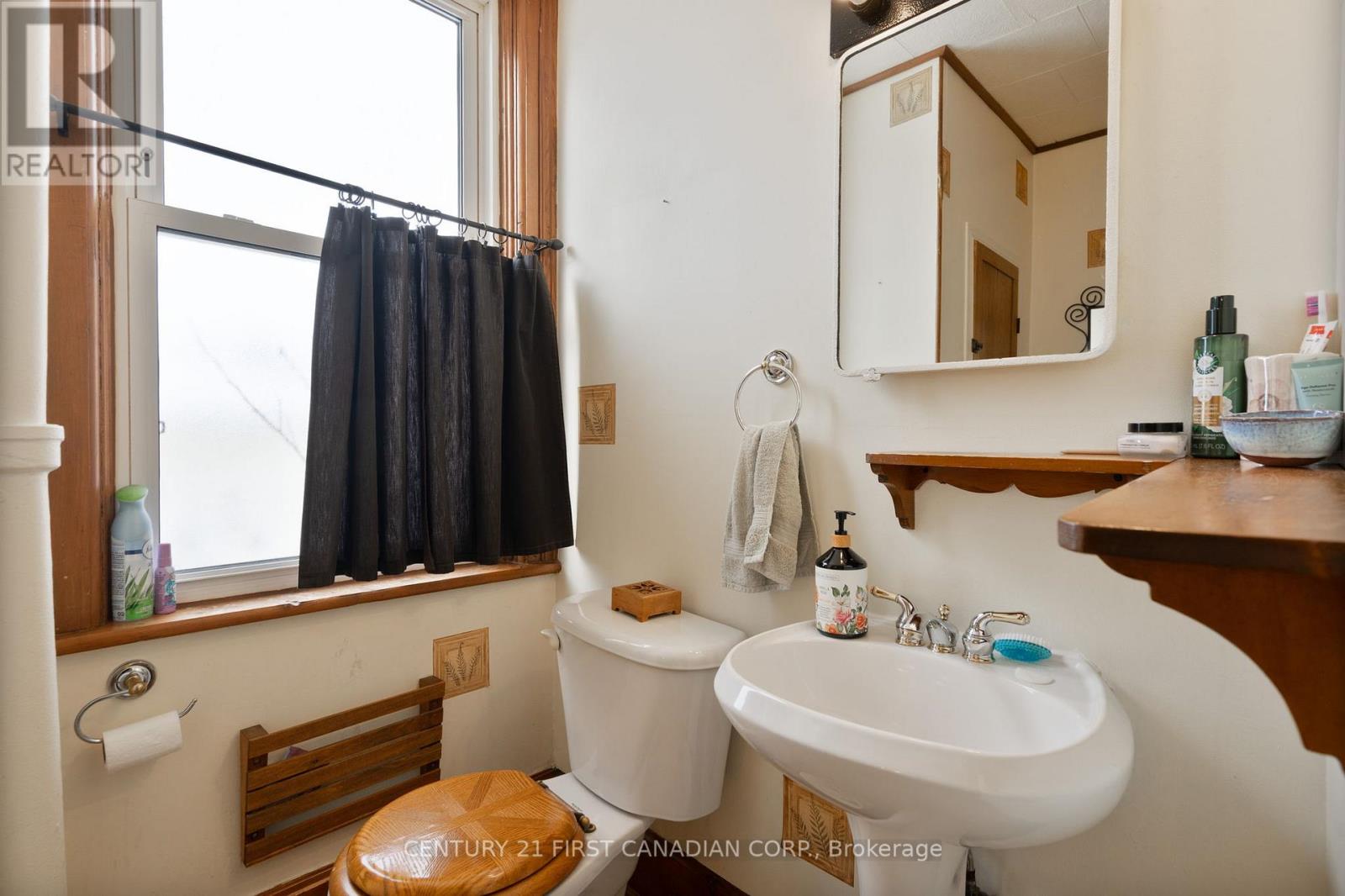 117 Alice Street, Lucan Biddulph, Ontario N0M 2J0 - Photo 10 - X12595190