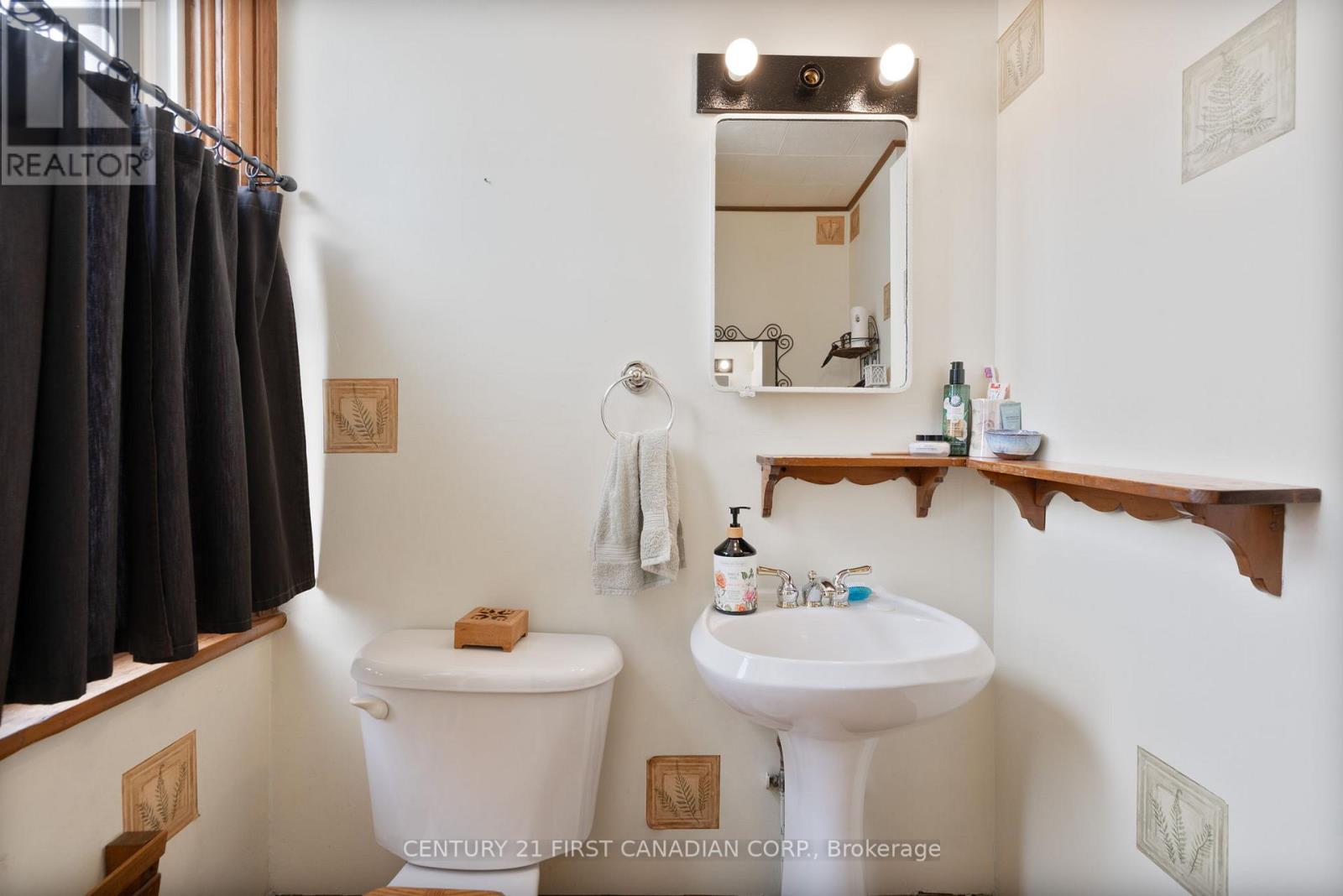 117 Alice Street, Lucan Biddulph, Ontario N0M 2J0 - Photo 11 - X12595190