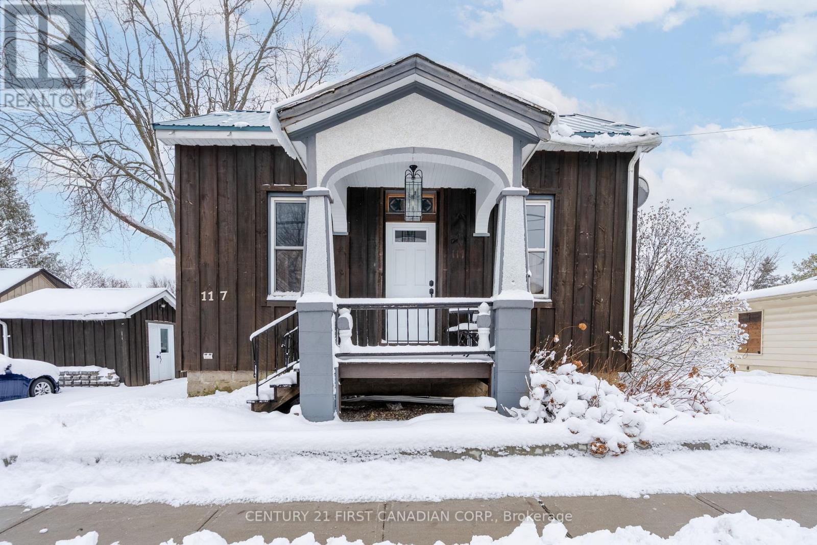 117 Alice Street, Lucan Biddulph, Ontario N0M 2J0 - Photo 2 - X12595190