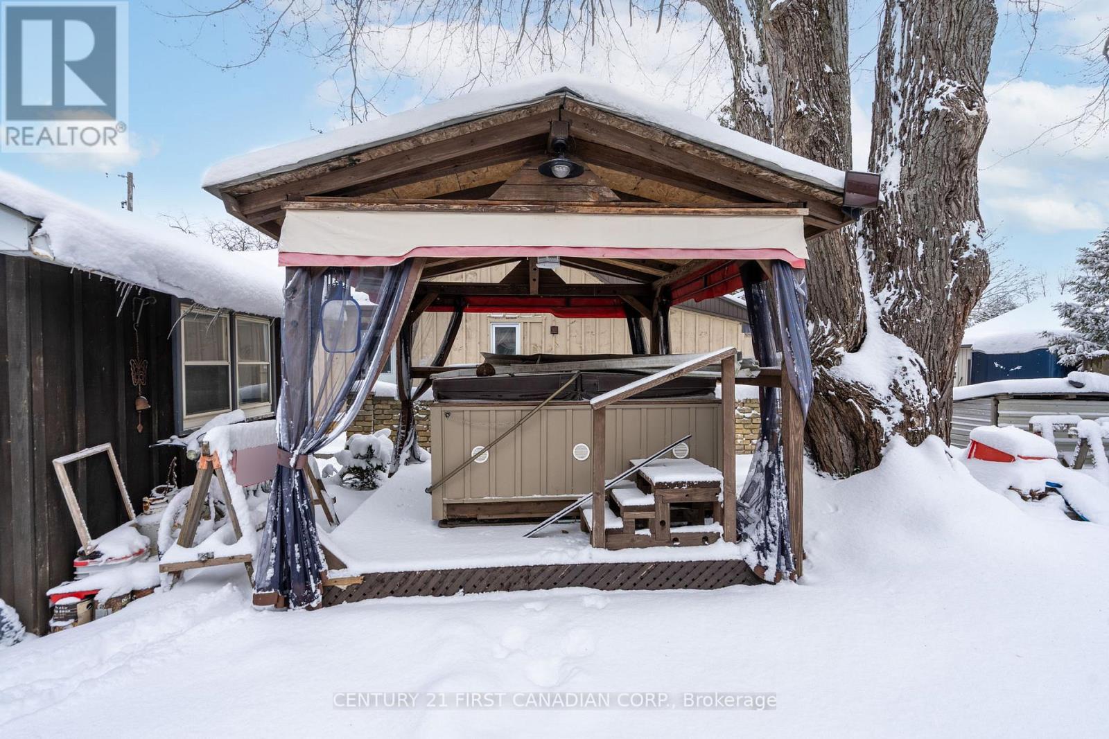 117 Alice Street, Lucan Biddulph, Ontario N0M 2J0 - Photo 21 - X12595190