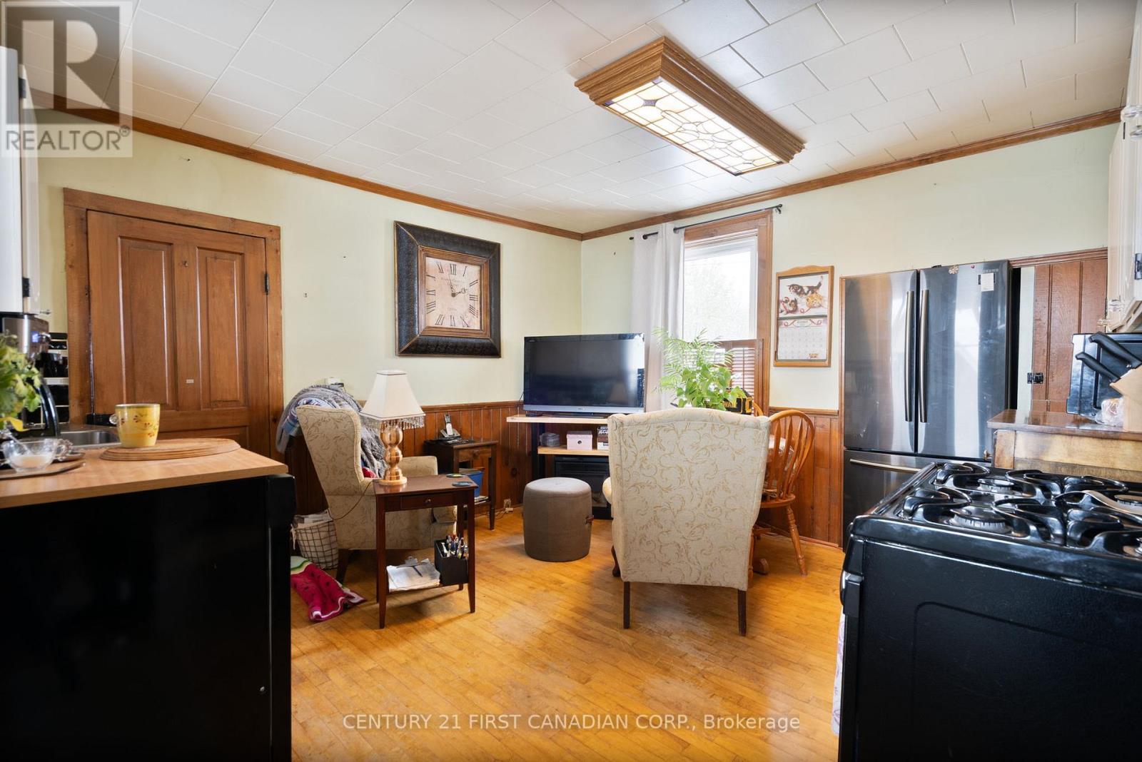 117 Alice Street, Lucan Biddulph, Ontario N0M 2J0 - Photo 6 - X12595190