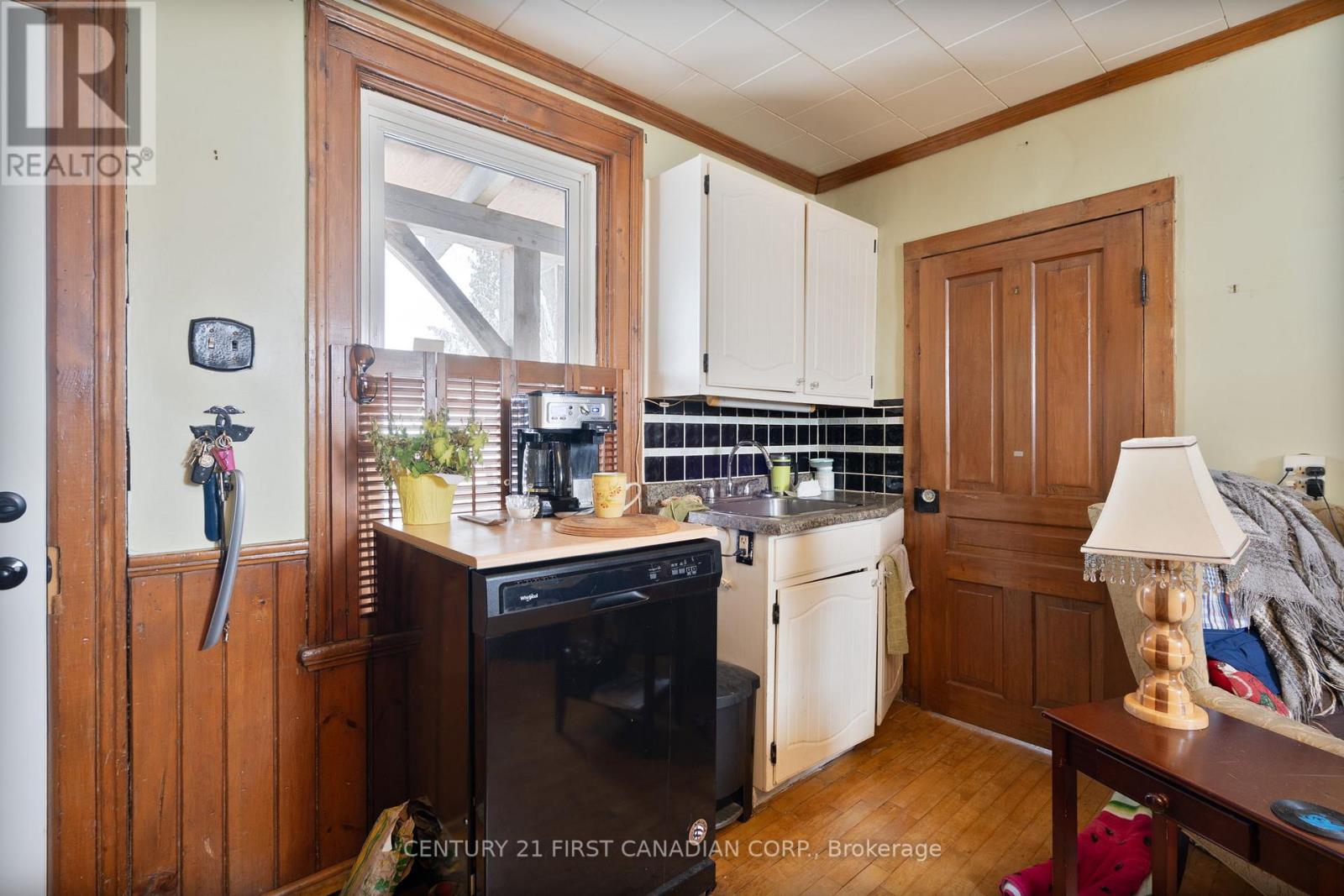 117 Alice Street, Lucan Biddulph, Ontario N0M 2J0 - Photo 7 - X12595190