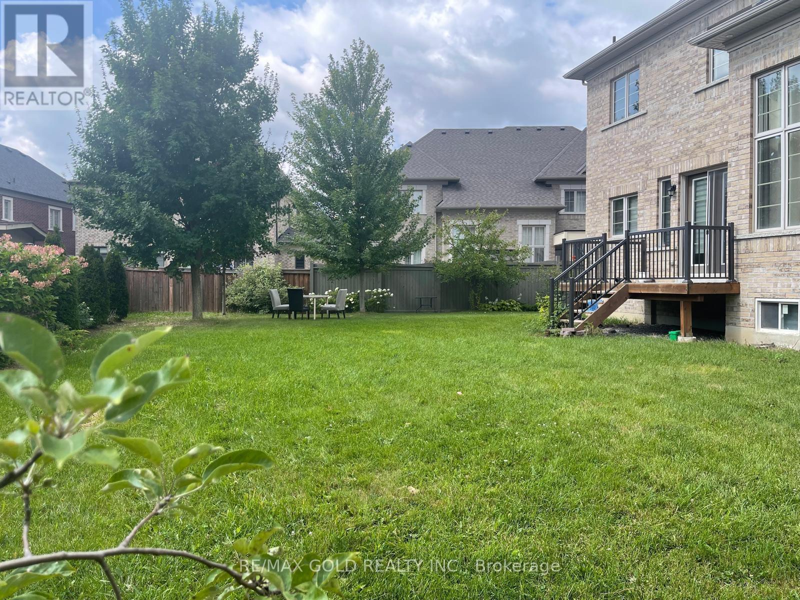 3 Poco Street N, Brampton, Ontario  L6P 4C3 - Photo 2 - W12594936