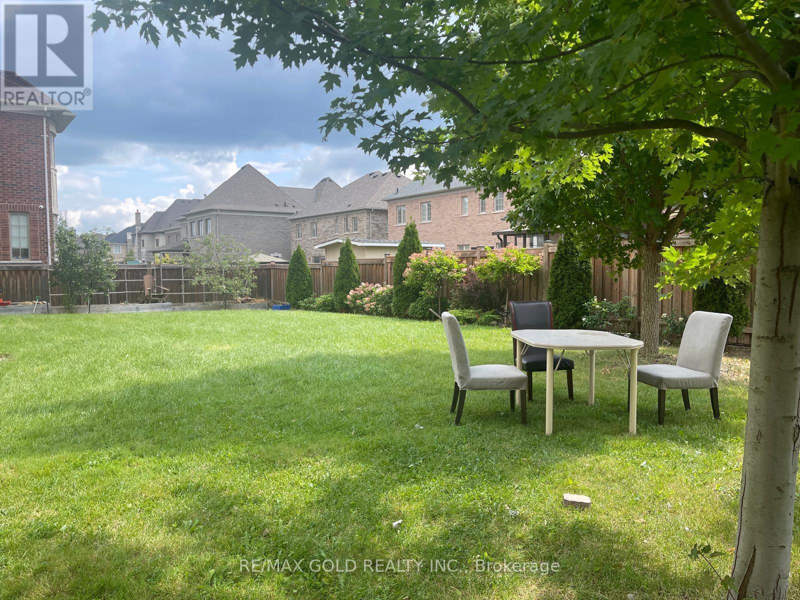 3 Poco Street N, Brampton, Ontario  L6P 4C3 - Photo 3 - W12594936