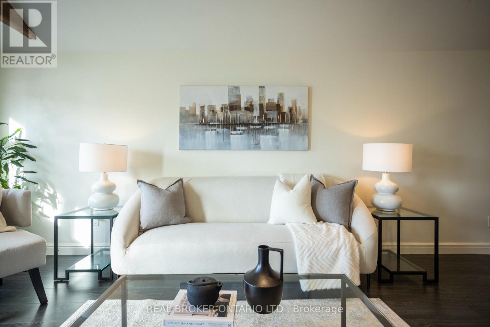 1093 Ogden Avenue, Mississauga, Ontario  L5E 2G7 - Photo 8 - W12594950