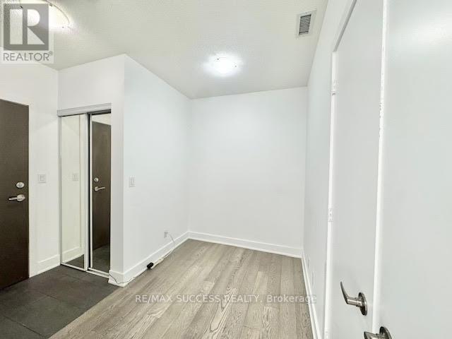 Lph6 - 4099 Brickstone Mews, Mississauga (City Centre), Ontario  L5B 0G2 - Photo 7 - W12592096