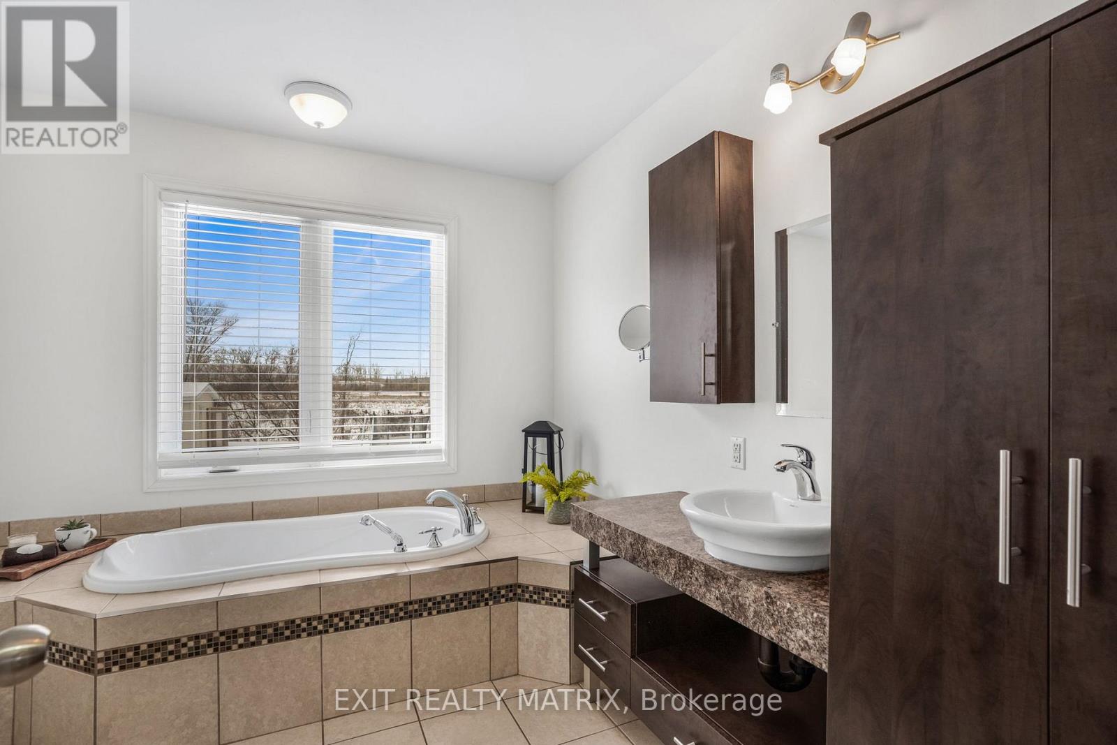 156 Longueuil Street, Champlain, Ontario  K0B 1K0 - Photo 17 - X12595046