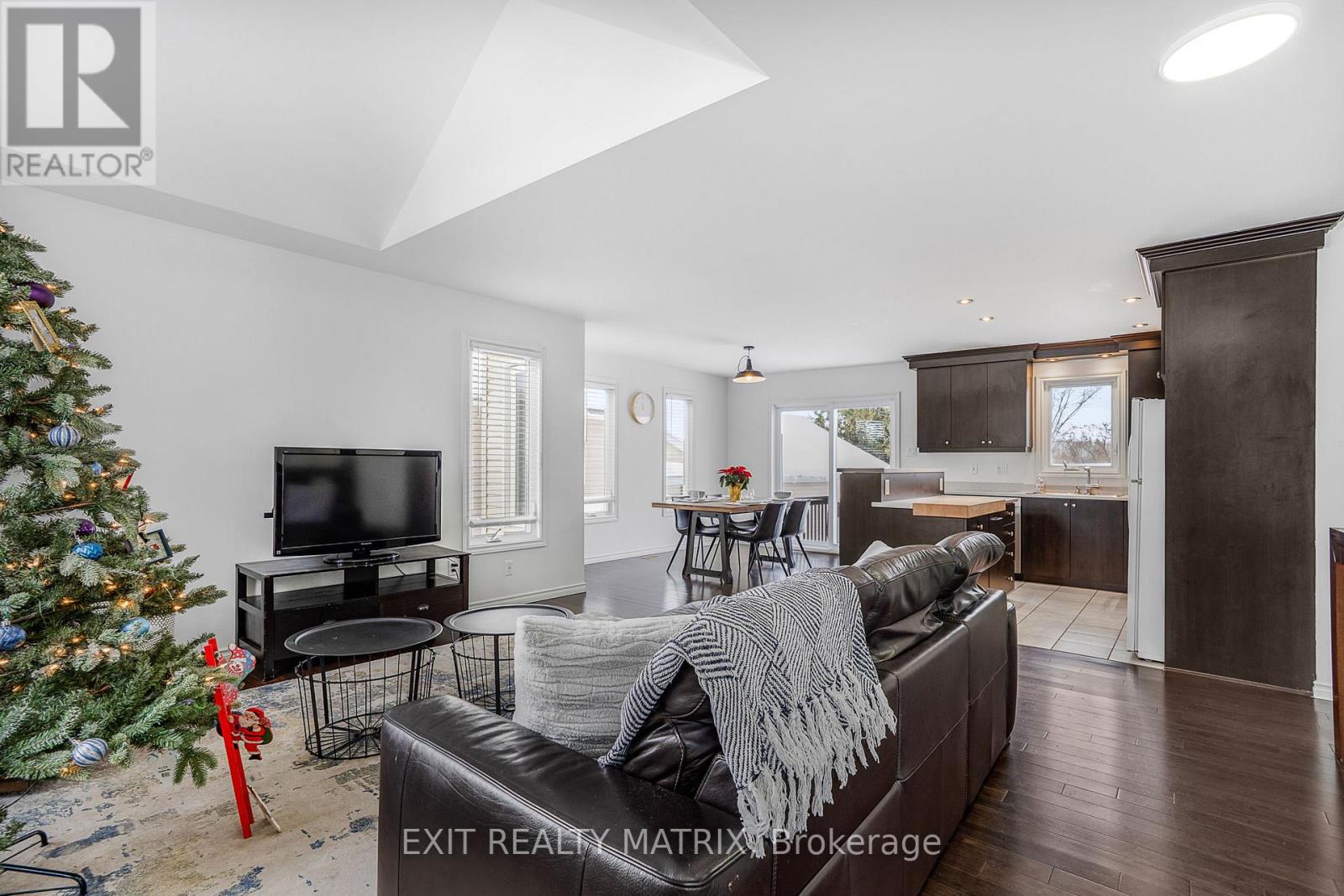 156 Longueuil Street, Champlain, Ontario  K0B 1K0 - Photo 4 - X12595046