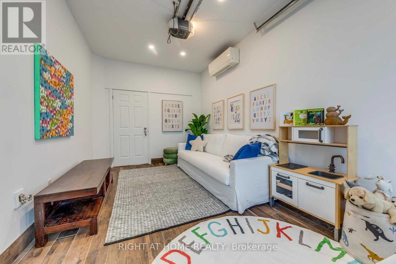 43 South Kingsway, Toronto, Ontario  M6S 3T2 - Photo 29 - W12594472