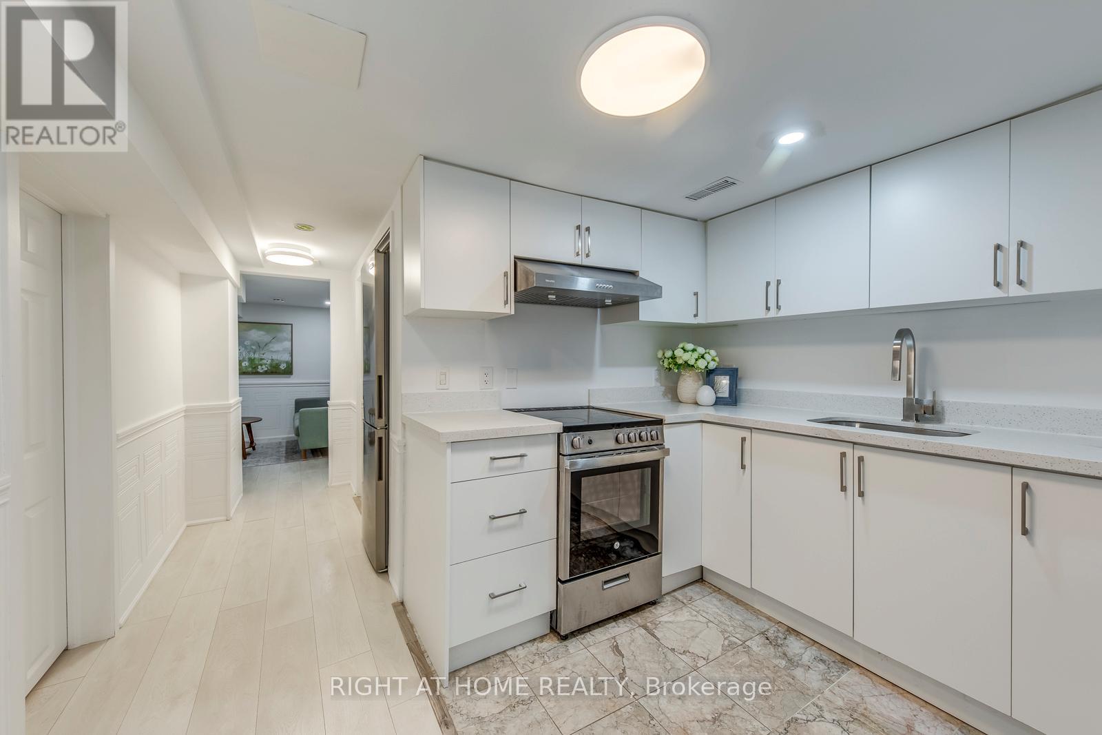 43 South Kingsway, Toronto, Ontario  M6S 3T2 - Photo 33 - W12594472