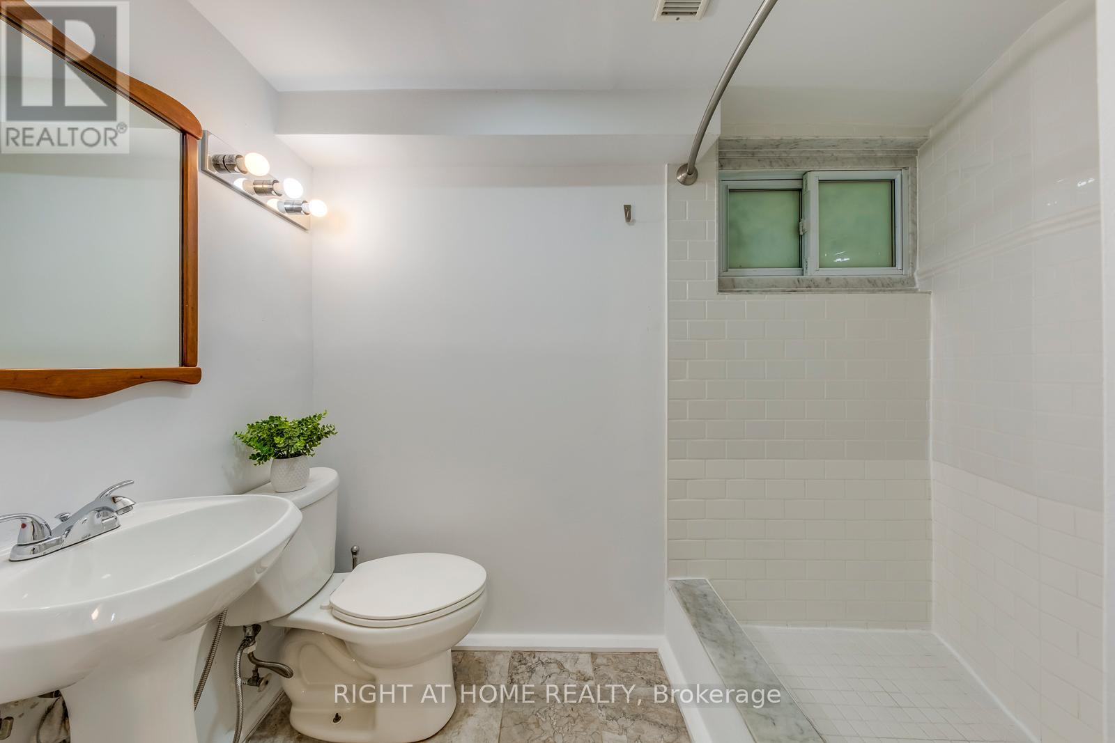 43 South Kingsway, Toronto, Ontario  M6S 3T2 - Photo 36 - W12594472