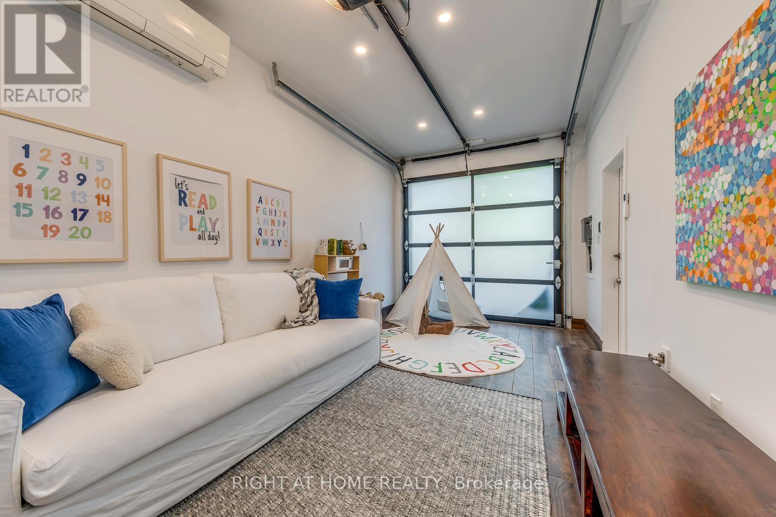 43 South Kingsway, Toronto, Ontario  M6S 3T2 - Photo 30 - W12594472