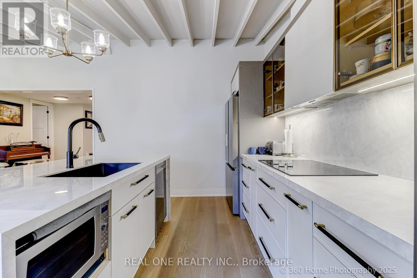 10 North Hills Terrace, Toronto, Ontario  M3C 1M6 - Photo 4 - C12431385