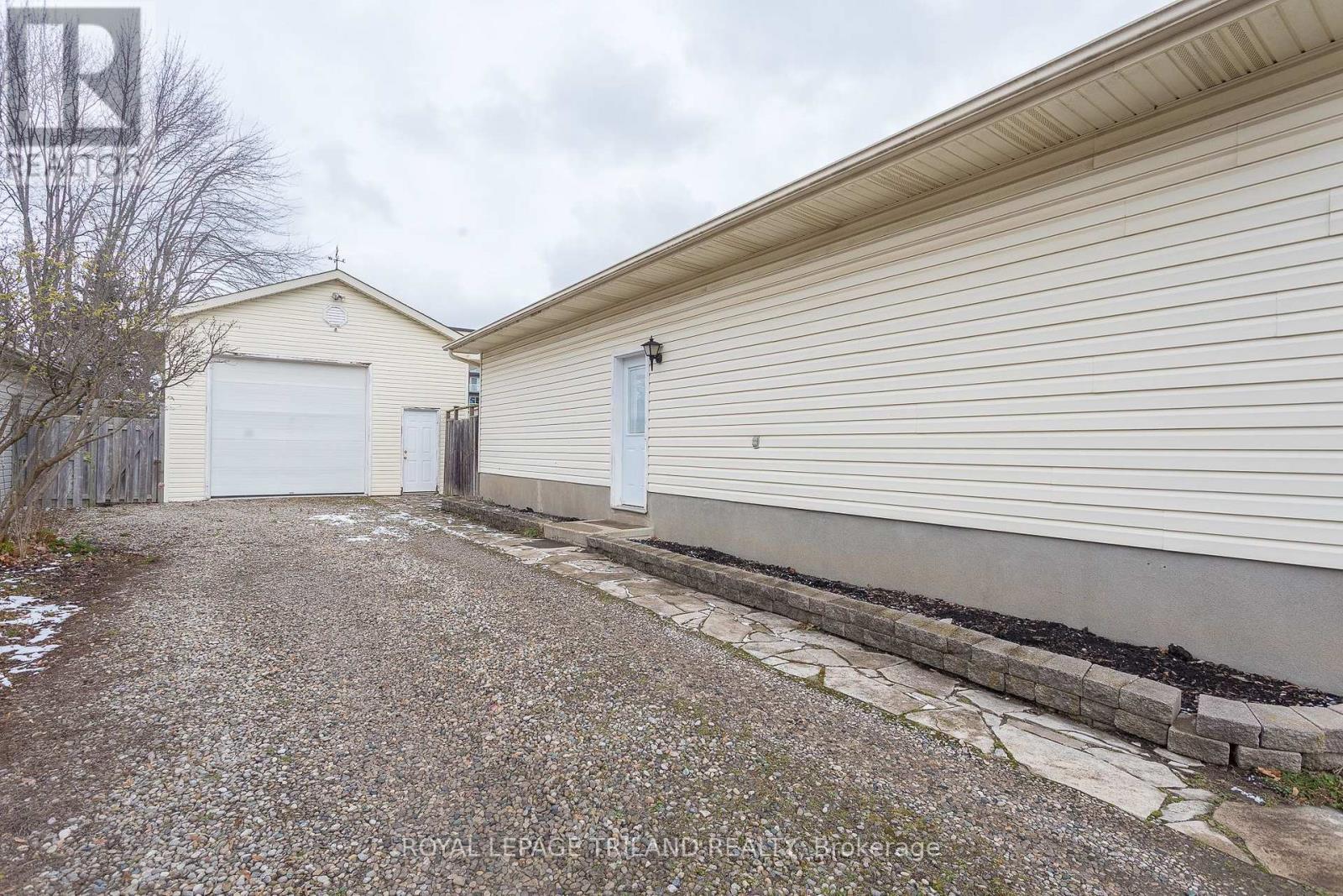 170 Forest Avenue, St. Thomas, Ontario  N5R 2K2 - Photo 36 - X12594826