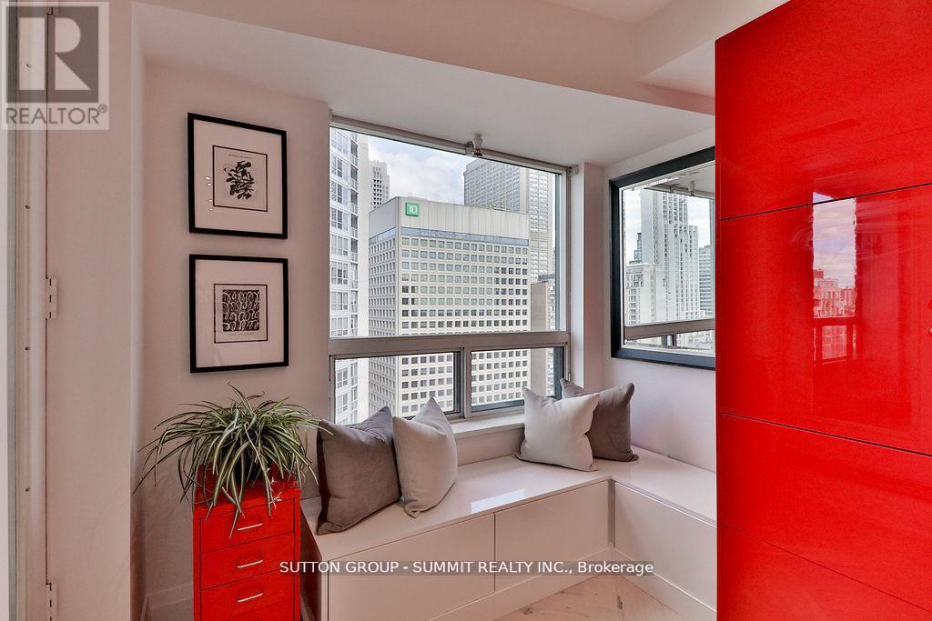 Ph07 - 102 Bloor Street W, Toronto, Ontario  M5S 1M8 - Photo 10 - C12595020