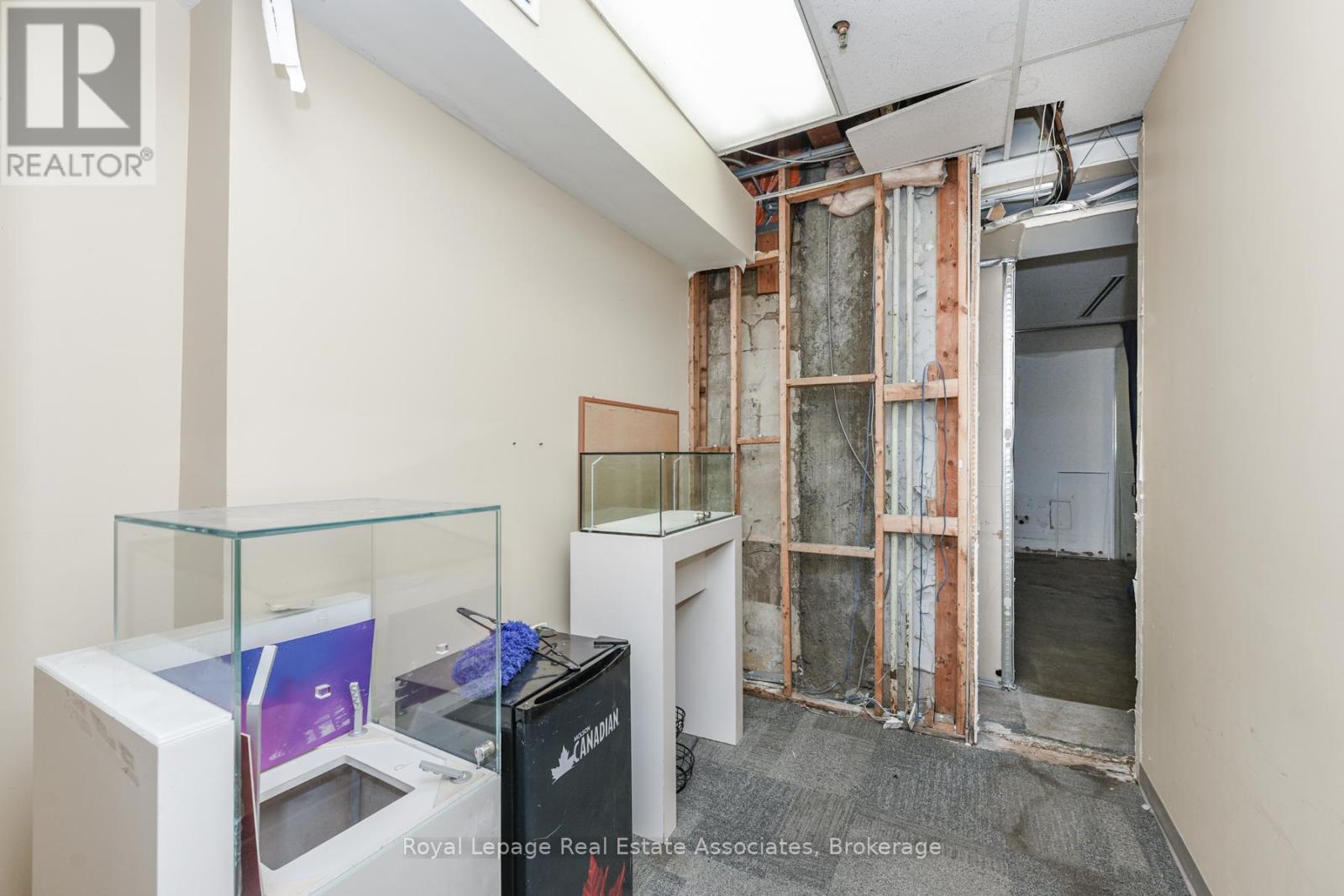 Main Level - 756 Yonge Street, Toronto, Ontario  M4Y 2B6 - Photo 15 - C12595028