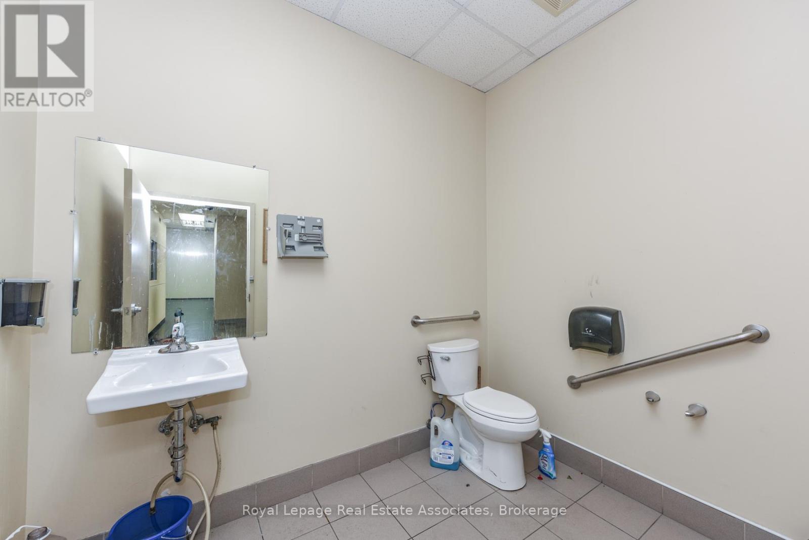 Main Level - 756 Yonge Street, Toronto, Ontario  M4Y 2B6 - Photo 19 - C12595028