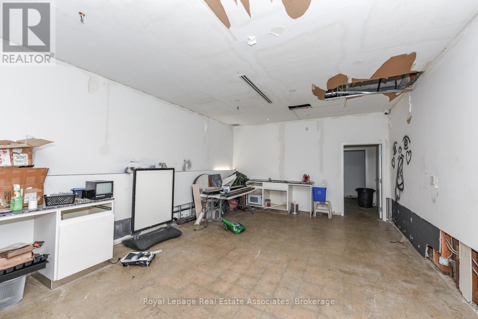 Main Level - 756 Yonge Street, Toronto, Ontario  M4Y 2B6 - Photo 22 - C12595028