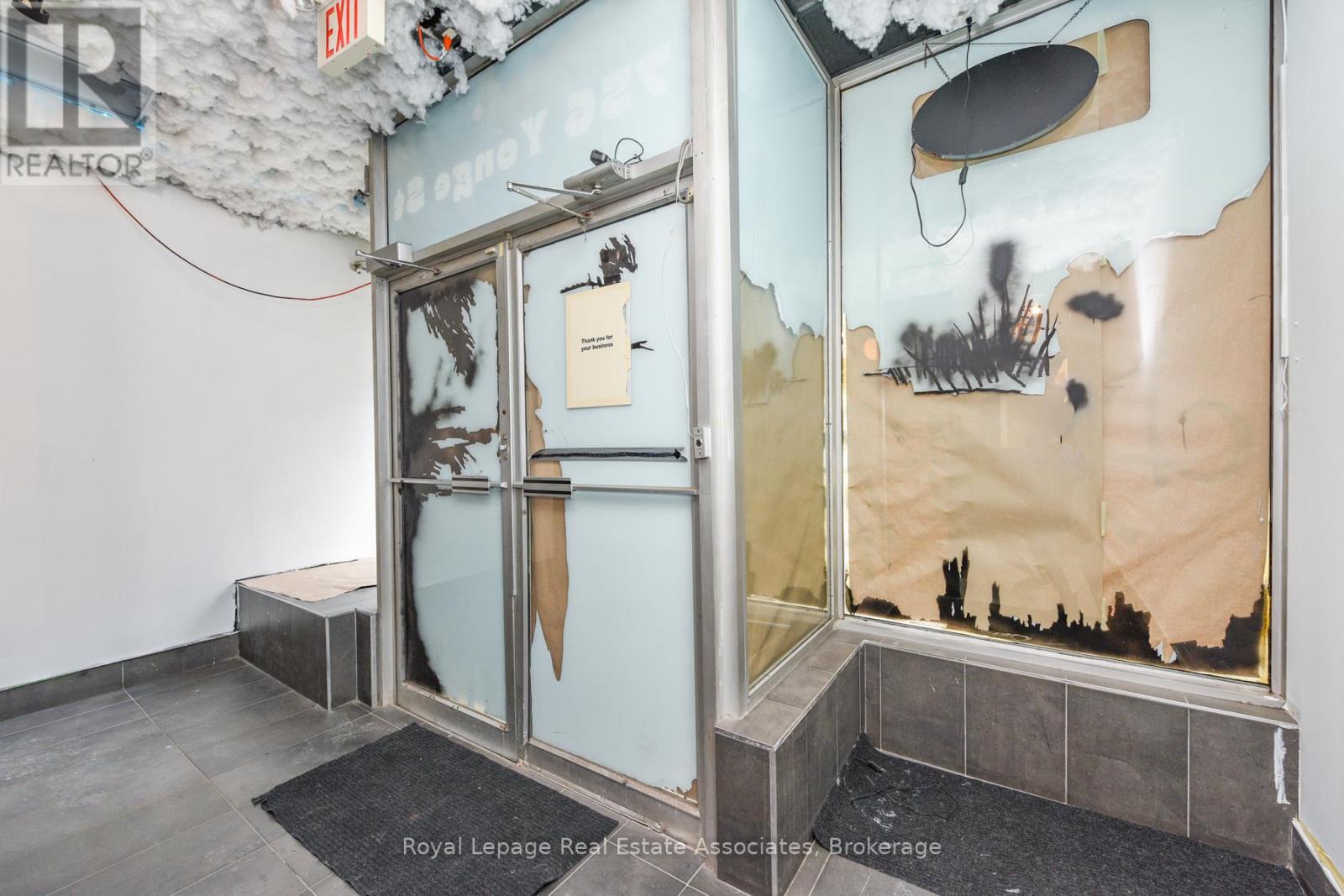 Main Level - 756 Yonge Street, Toronto, Ontario  M4Y 2B6 - Photo 4 - C12595028