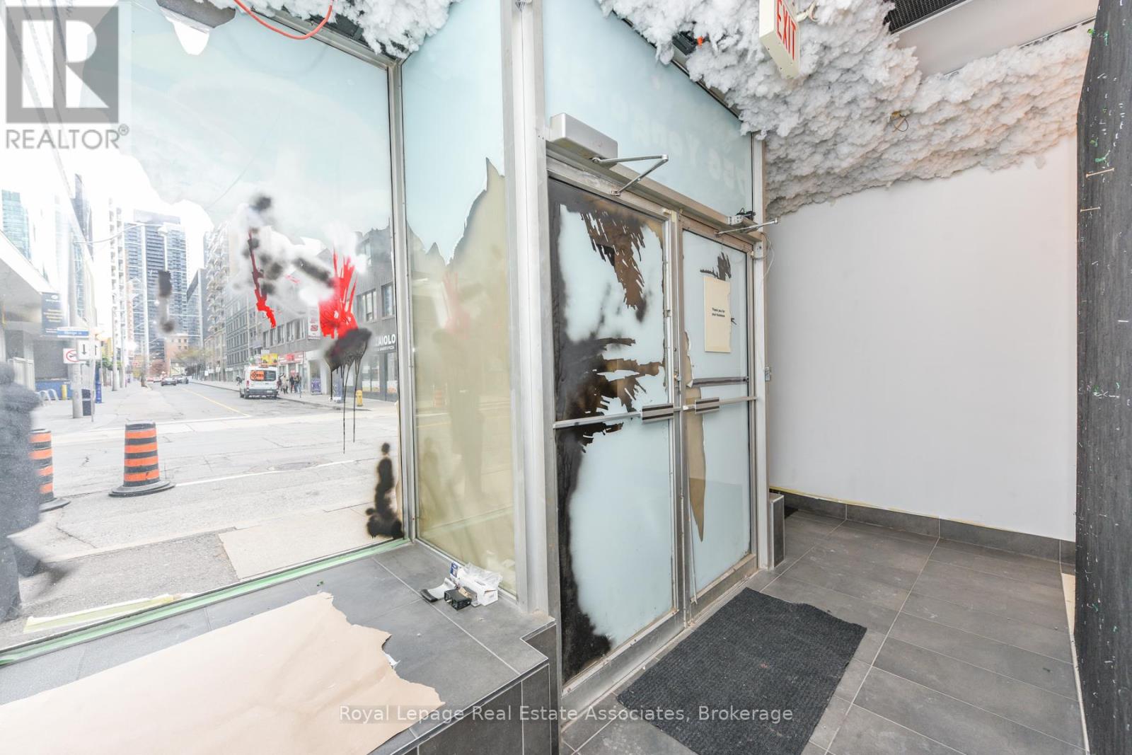 Main Level - 756 Yonge Street, Toronto, Ontario  M4Y 2B6 - Photo 5 - C12595028