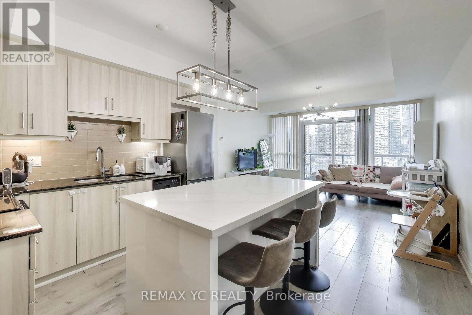 1002 - 68 Canterbury Place, Toronto, Ontario  M2N 0J3 - Photo 4 - C12595036