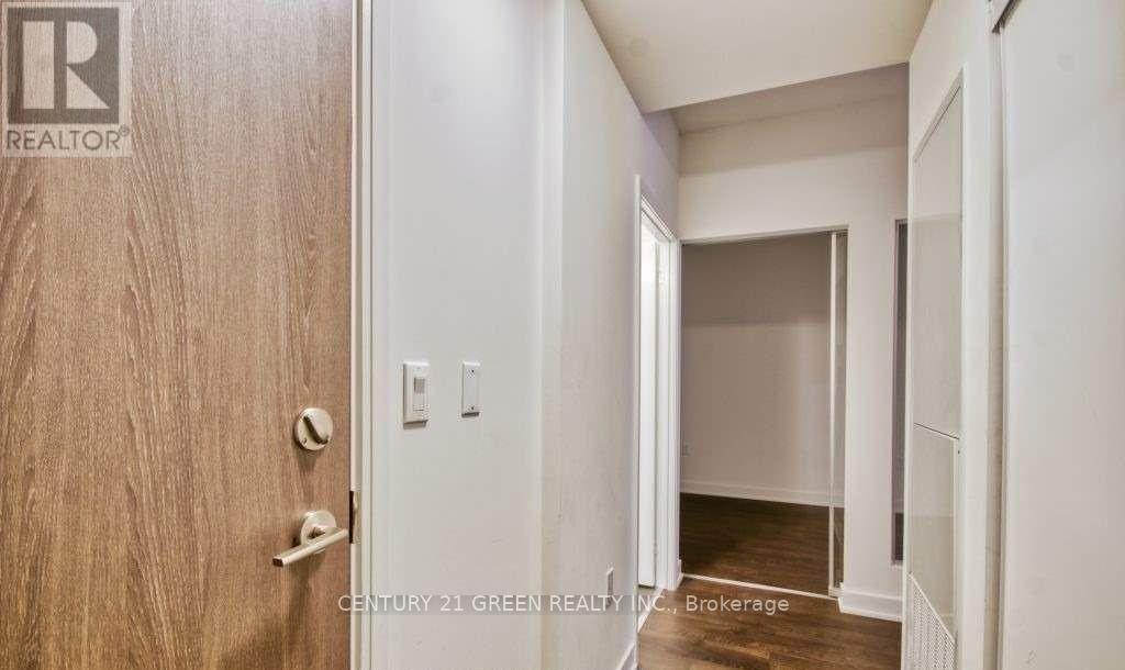 909 - 27 BATHURST STREET W, Toronto, Ontario