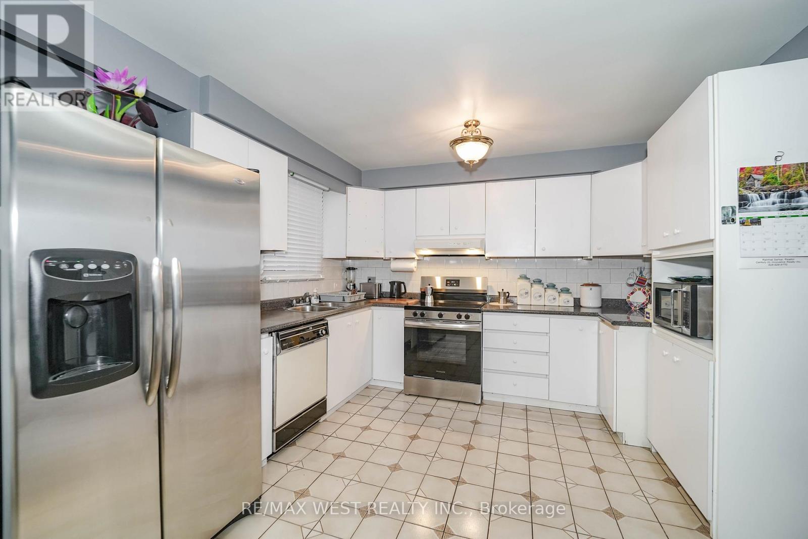 21 Greendowns Drive, Toronto, Ontario M1M 3S7 - Photo 4 - E12595094