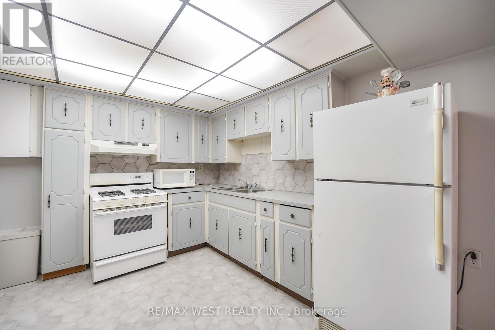 21 Greendowns Drive, Toronto, Ontario M1M 3S7 - Photo 7 - E12595094