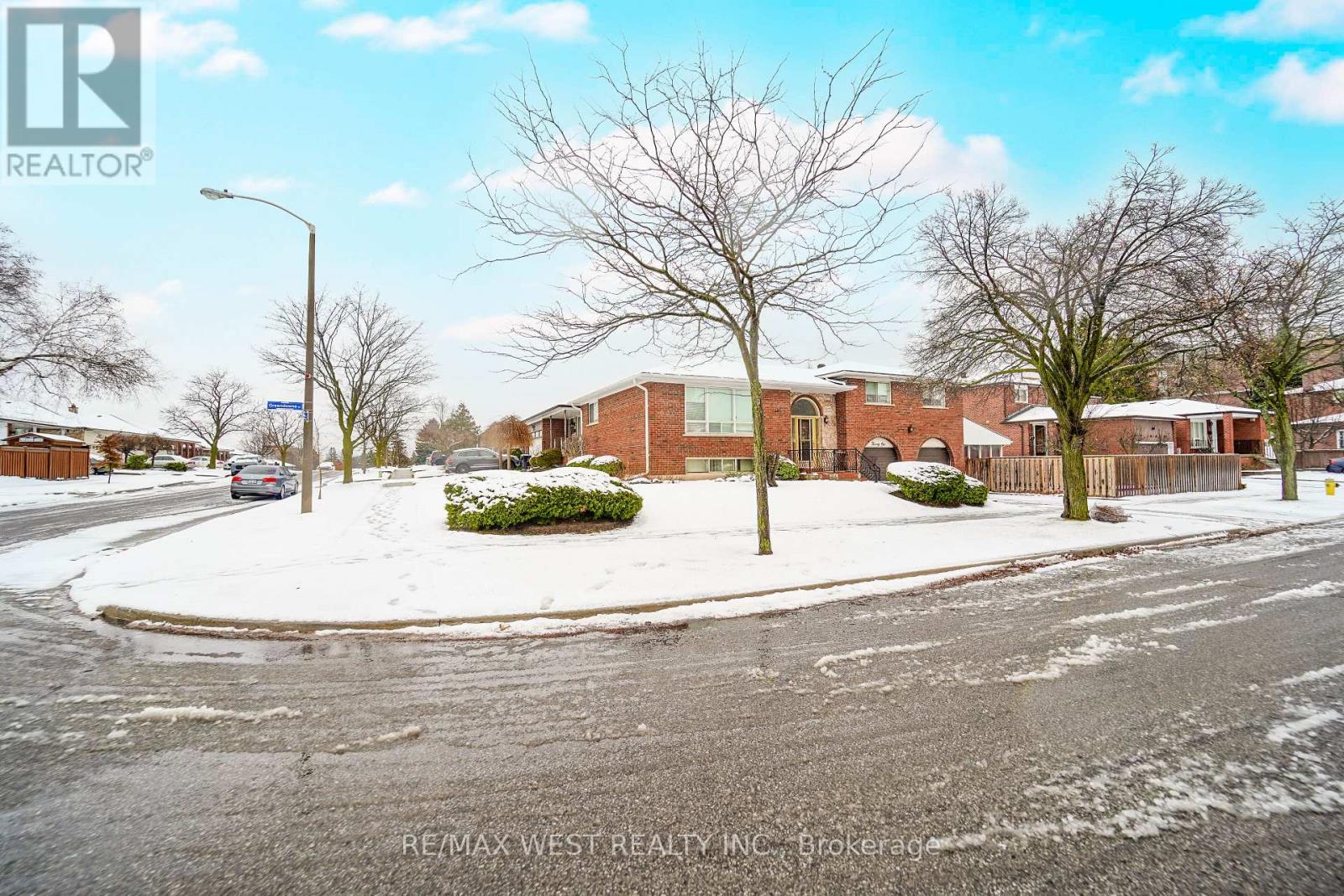 21 Greendowns Drive, Toronto, Ontario M1M 3S7 - Photo 9 - E12595094