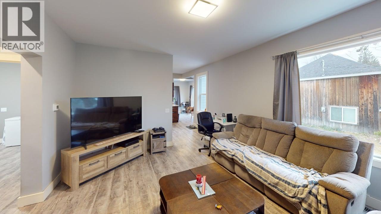 1704 Second Avenue, Rossland, British Columbia  V0G 1Y0 - Photo 11 - 10370363