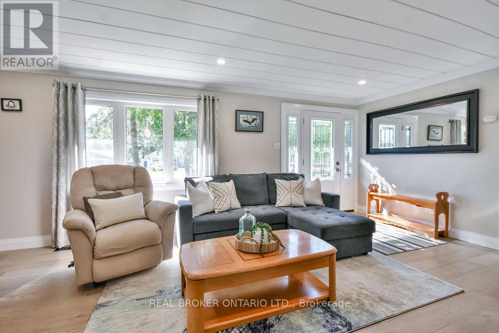 812 Cook Street, Innisfil, Ontario L9S 2J1 - Photo 5 - N12595058