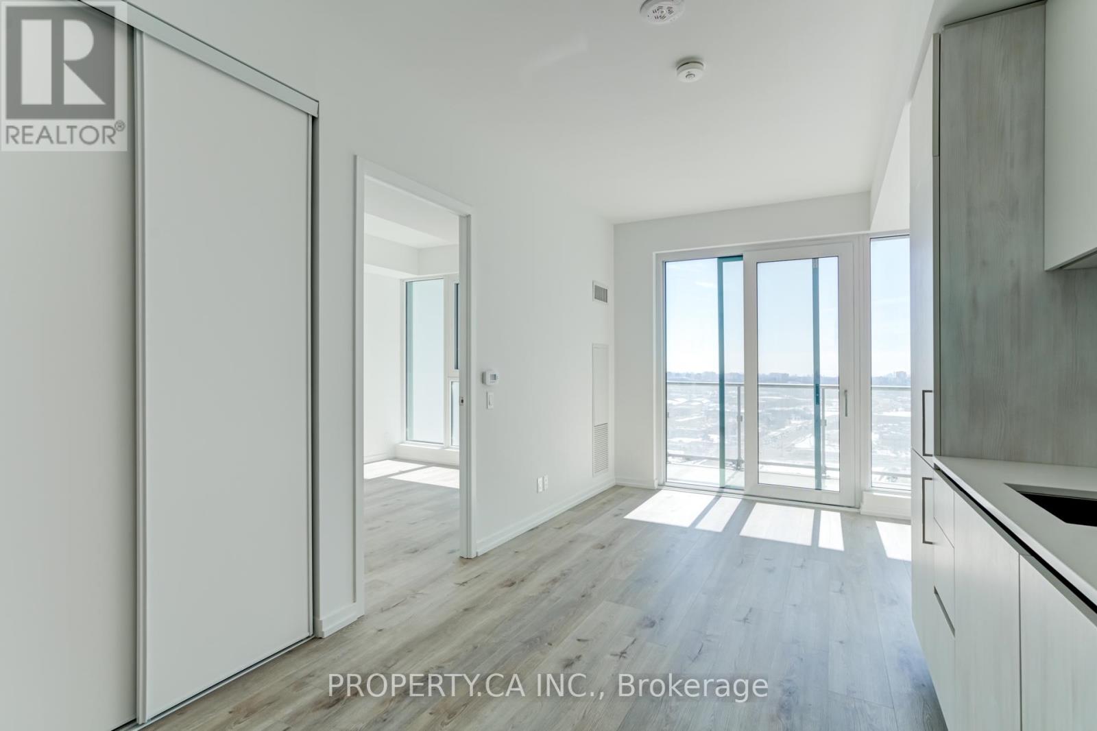 2107 - 1000 Portage Parkway, Vaughan, Ontario L4K 0L1 - Photo 2 - N12595120