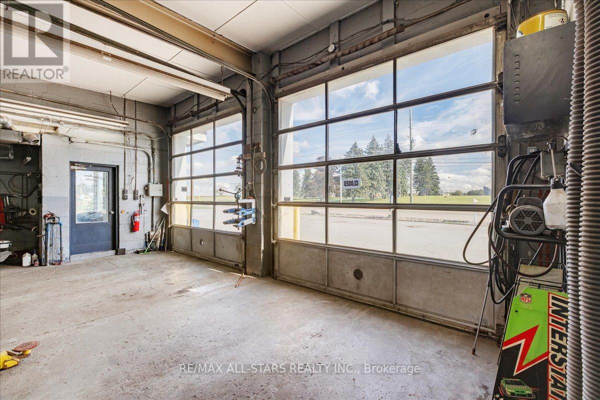 14806 Woodbine Avenue, Whitchurch-Stouffville, Ontario L4A 2C9 - Photo 5 - N12595170