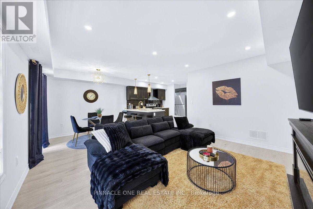 4 - 41 Pumpkin Corner Crescent, Barrie, Ontario  L9J 0C2 - Photo 15 - S12595054