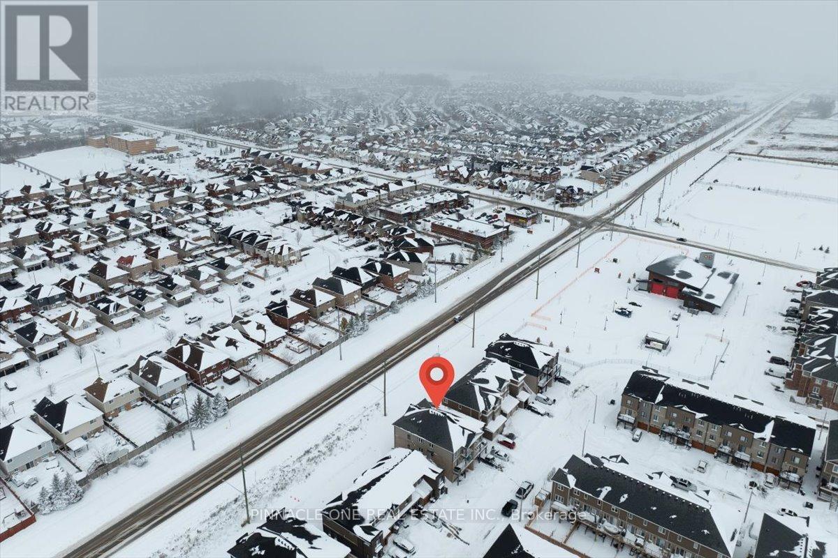 4 - 41 Pumpkin Corner Crescent, Barrie, Ontario  L9J 0C2 - Photo 2 - S12595054