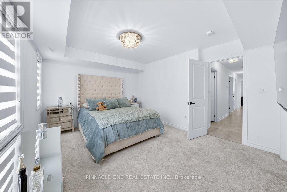 4 - 41 Pumpkin Corner Crescent, Barrie, Ontario  L9J 0C2 - Photo 32 - S12595054