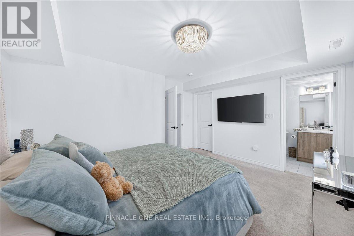 4 - 41 Pumpkin Corner Crescent, Barrie, Ontario  L9J 0C2 - Photo 33 - S12595054