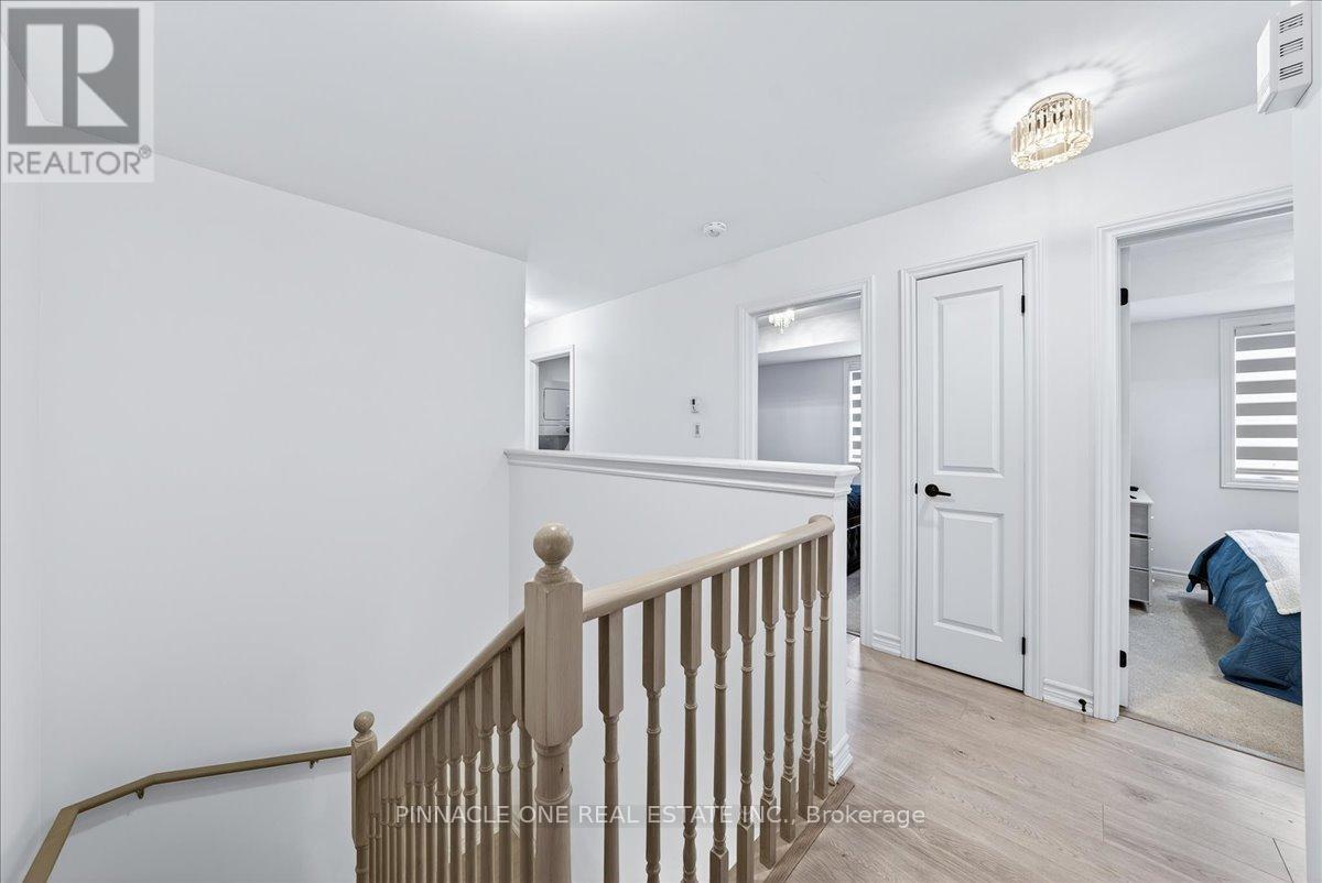 4 - 41 Pumpkin Corner Crescent, Barrie, Ontario  L9J 0C2 - Photo 6 - S12595054