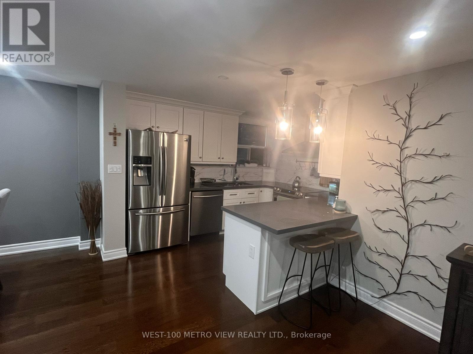 202 - 1415 Ghent Avenue, Burlington, Ontario  L7S 1X4 - Photo 5 - W12595040