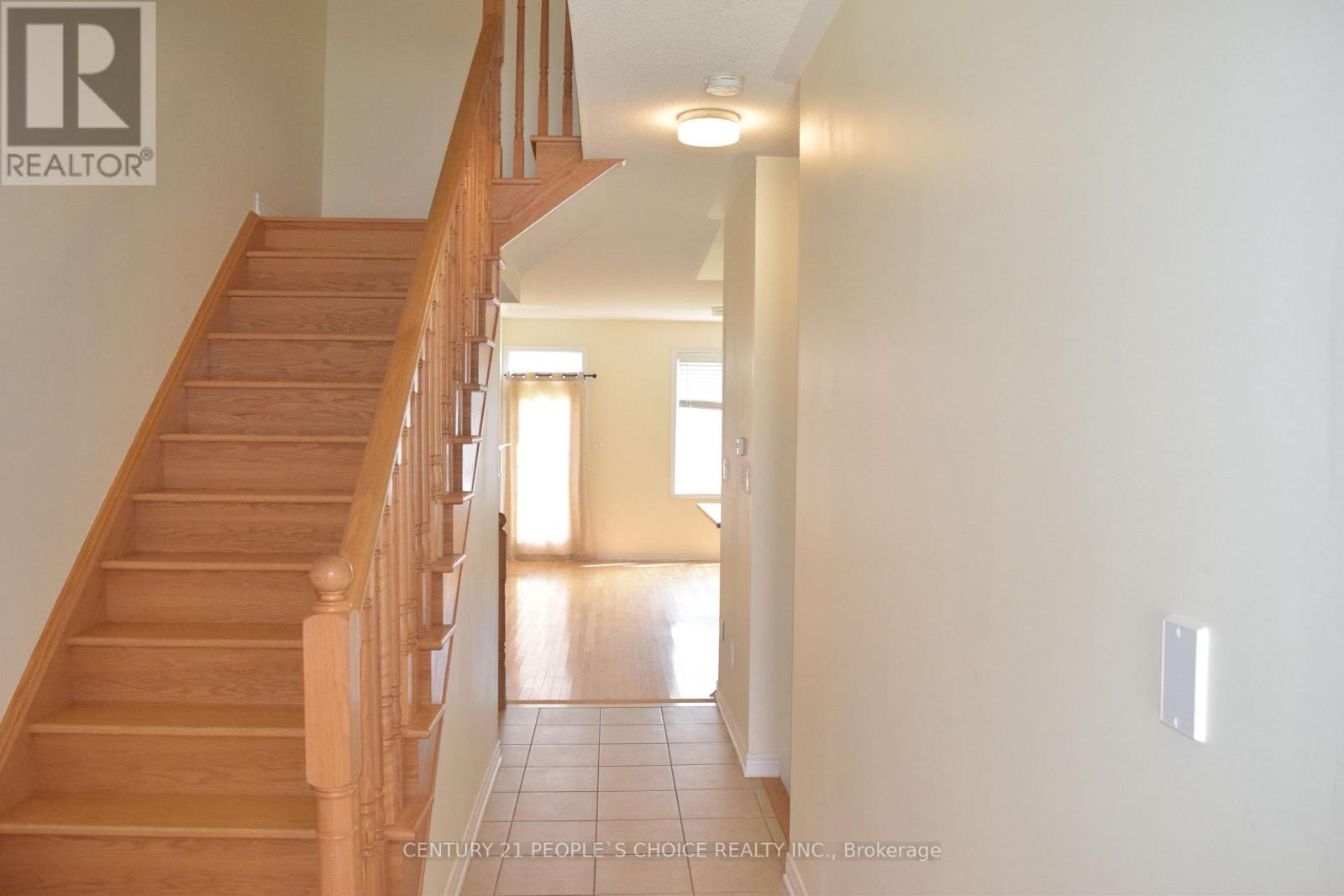 20 Munch Place, Milton, Ontario  L9T 8K6 - Photo 3 - W12595182