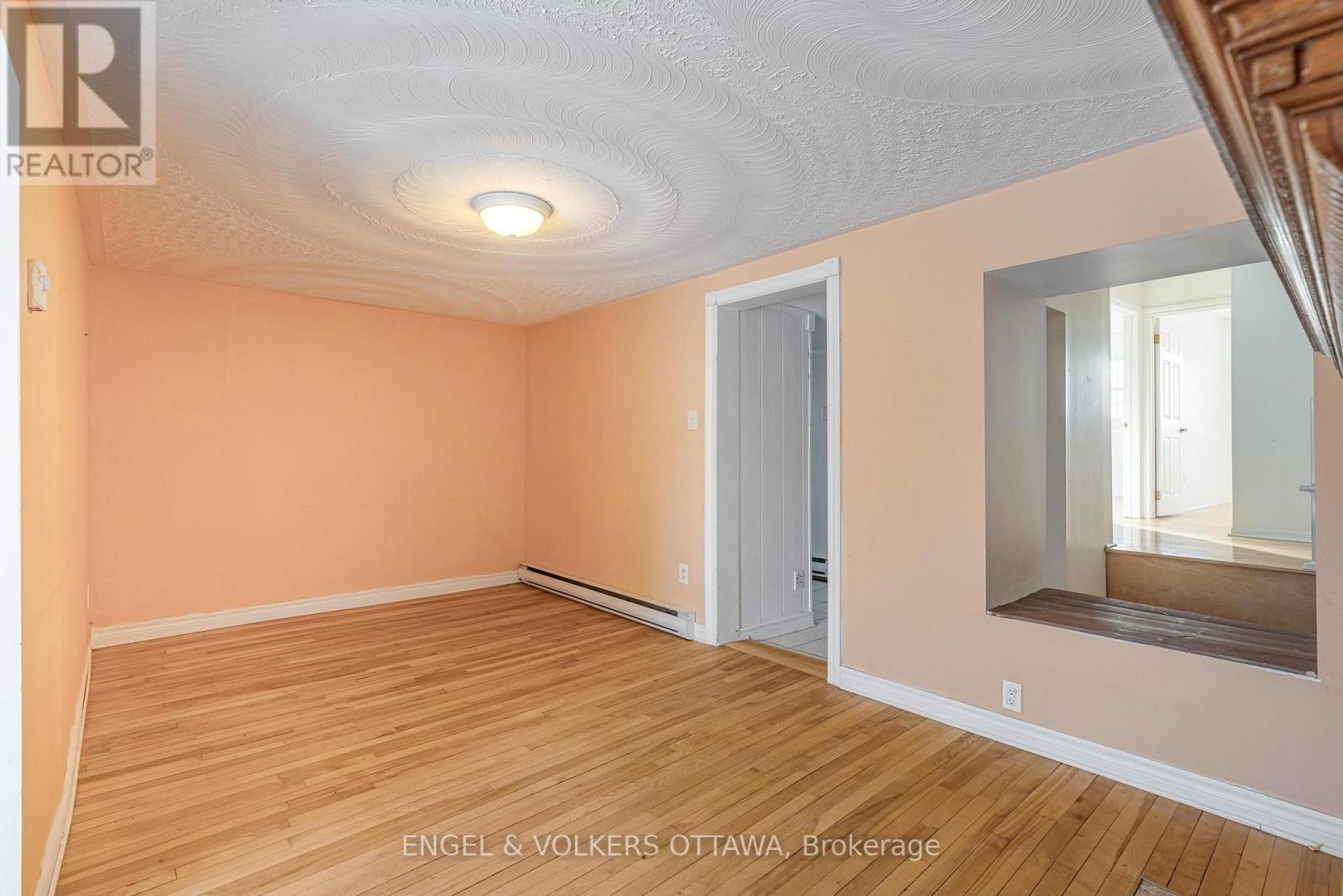 467 Edgeworth Avenue, Ottawa, Ontario K2B 5L2 - Photo 6 - X12409612