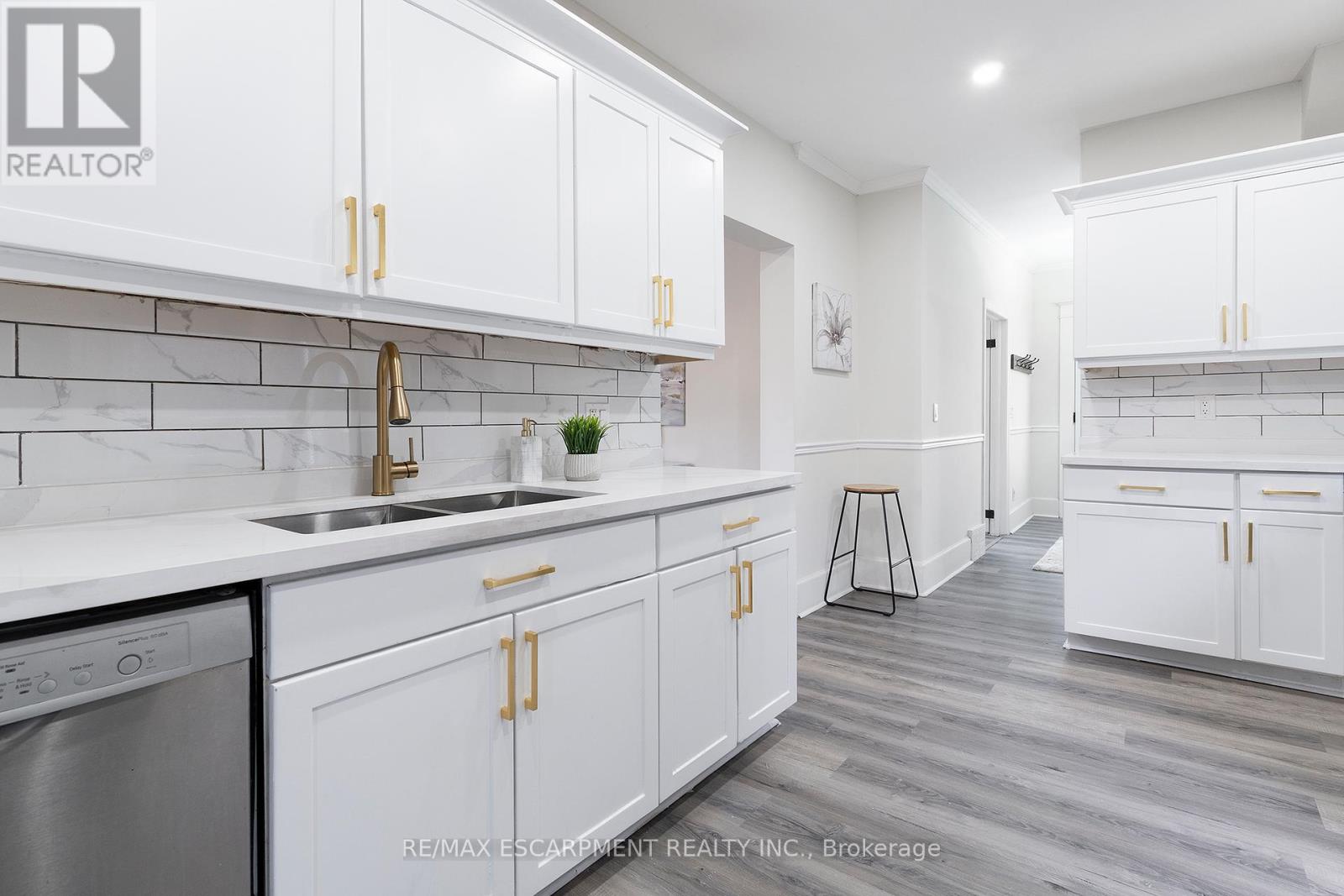 50 Stapleton Avenue, Hamilton, Ontario  L8H 3N5 - Photo 8 - X12595118