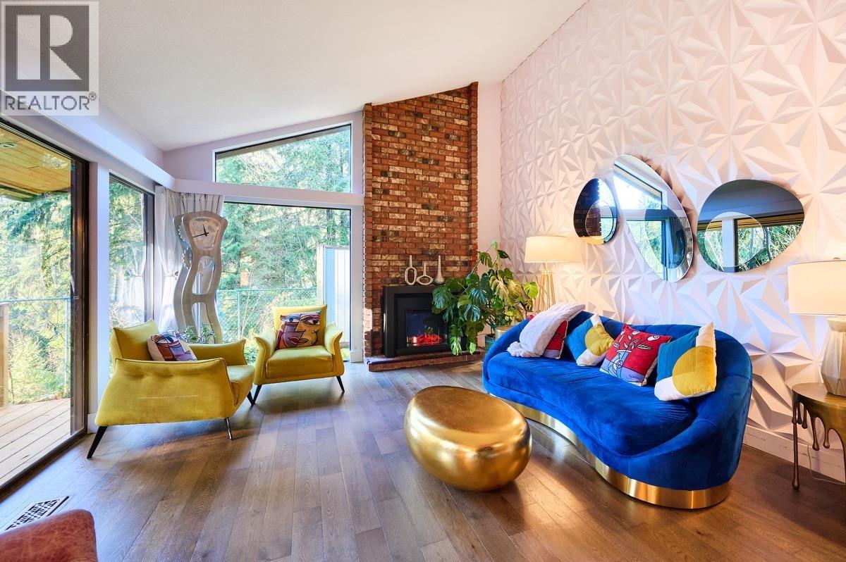 2873 CAPILANO ROAD, North Vancouver, British Columbia