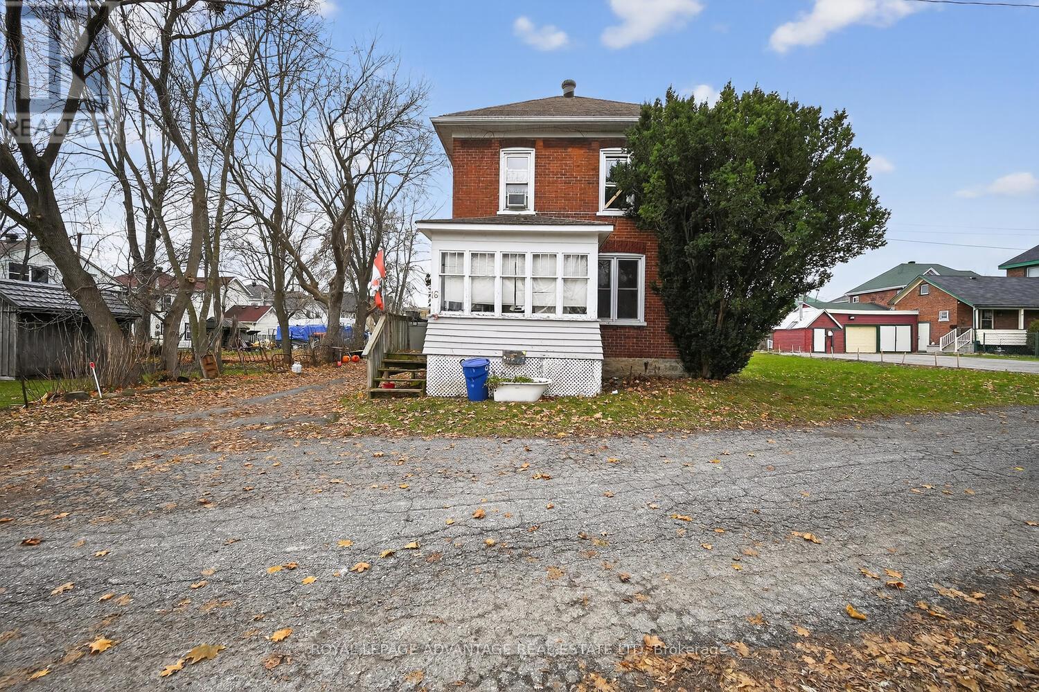 16 Mary Street N, Smiths Falls, Ontario  K7A 3R8 - Photo 2 - X12595216