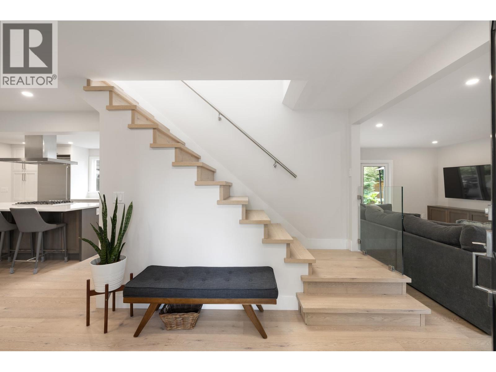 2678 Ailsa Crescent, North Vancouver, British Columbia  V7K 2B2 - Photo 4 - R3071537